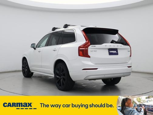2022 Volvo XC90 T6 Momentum
