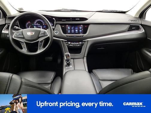 Black 2017 Cadillac XT5 Luxury