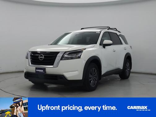 White 2023 Nissan Pathfinder SV