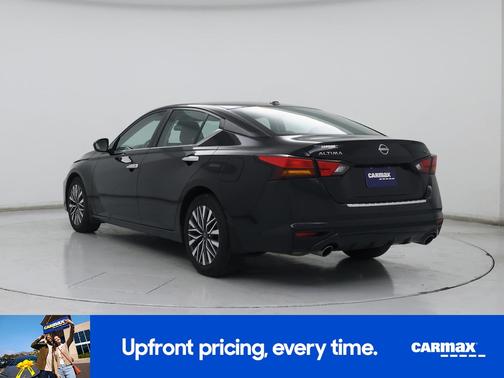 Black 2023 Nissan Altima SV