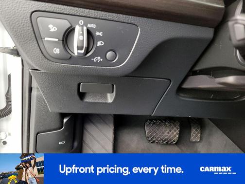 White 2023 Audi Q5 Sportback S-Line Premium