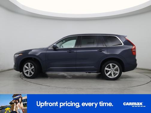 2022 Volvo XC90 T6 Momentum