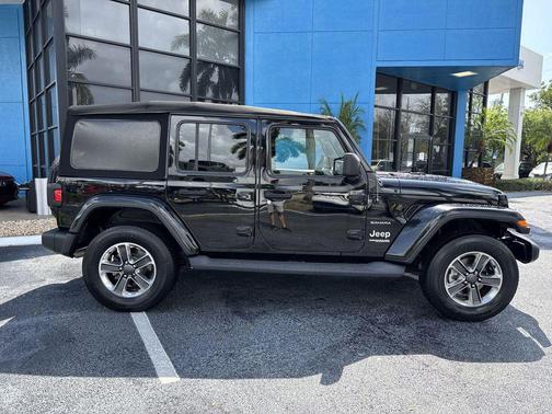 Black Clearcoat 2019 Jeep Wrangler Unlimited Sahara