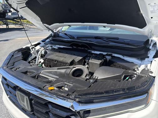 Platinum White Pearl 2023 Honda Pilot AWD Elite