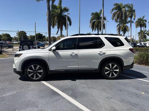 Platinum White Pearl 2023 Honda Pilot AWD Elite