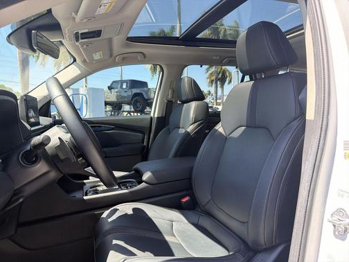 Platinum White Pearl 2023 Honda Pilot AWD Elite