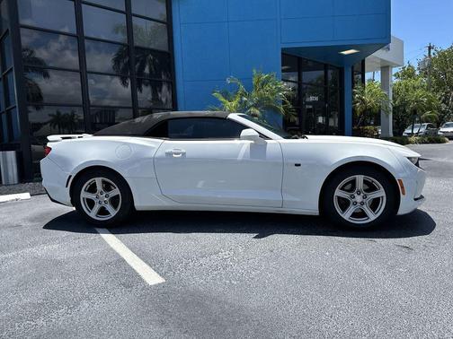 Summit White 2019 Chevrolet Camaro 1LT