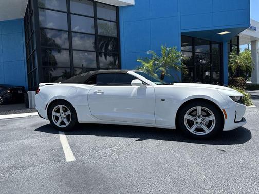 Summit White 2019 Chevrolet Camaro 1LT