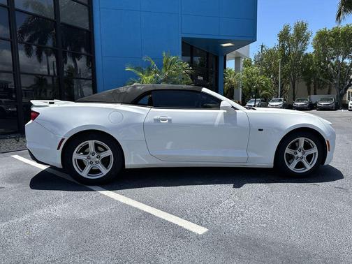 Summit White 2019 Chevrolet Camaro 1LT