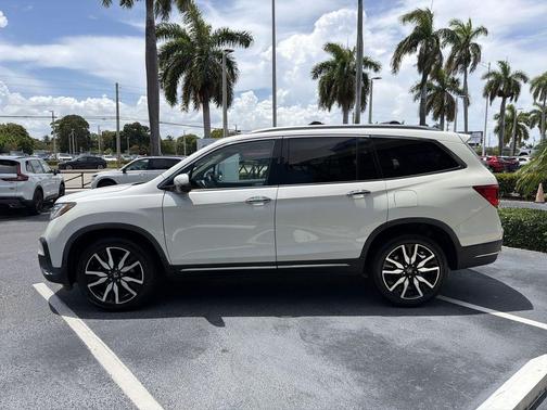 White Diamond Pearl 2019 Honda Pilot Touring 8-Passenger