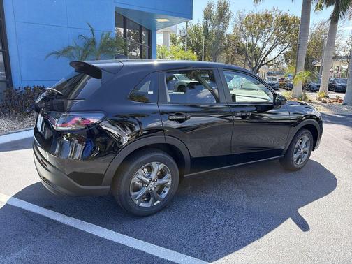 Crystal Black Pearl 2026 Honda HR-V LX