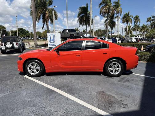 Go Mango 2023 Dodge Charger SXT