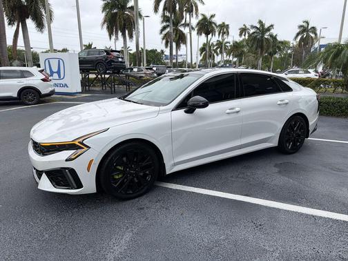 Snow White Pearl 2025 Kia K5 GT