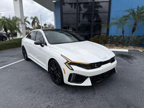 Snow White Pearl 2025 Kia K5 GT