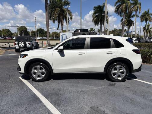 Platinum White Pearl 2024 Honda HR-V LX