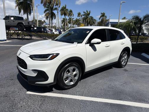 Platinum White Pearl 2024 Honda HR-V LX