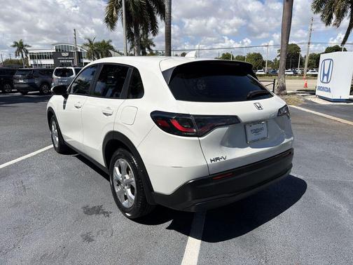 Platinum White Pearl 2024 Honda HR-V LX