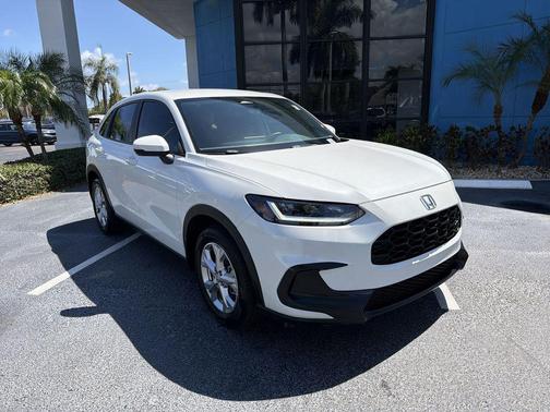 Platinum White Pearl 2024 Honda HR-V LX