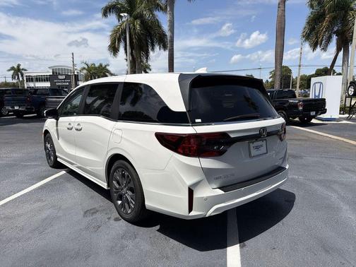 Platinum White Pearl 2026 Honda Odyssey Touring