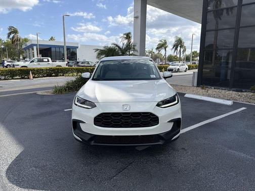 Platinum White Pearl 2026 Honda HR-V LX