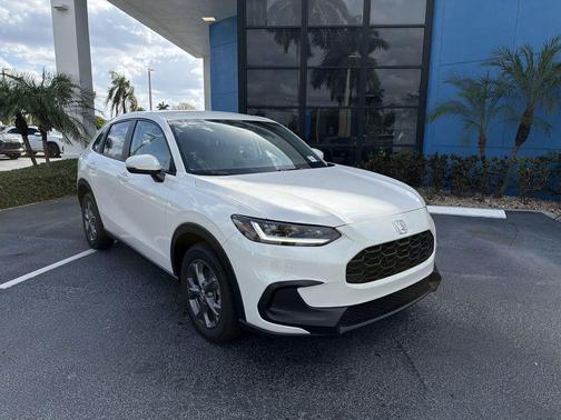 Platinum White Pearl 2026 Honda HR-V LX