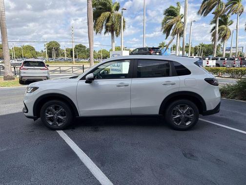 Platinum White Pearl 2026 Honda HR-V LX