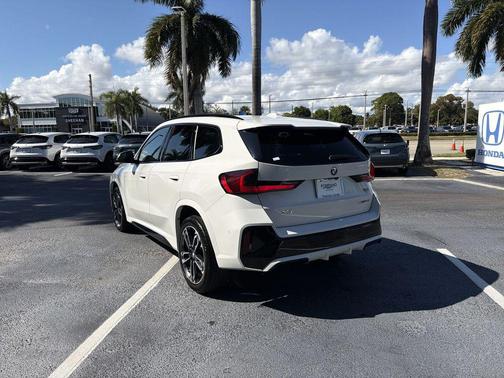 Alpine White 2024 BMW X1 xDrive28i