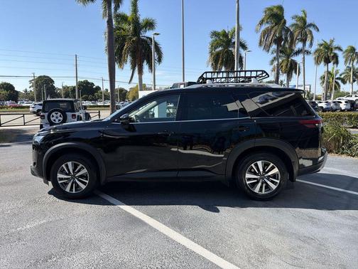 Super Black 2024 Nissan Pathfinder SL FWD