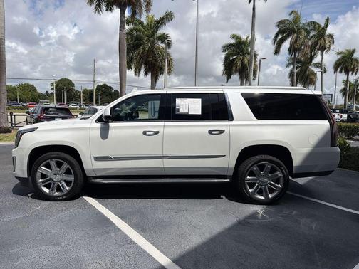 Crystal White Tricoat 2019 Cadillac Escalade ESV Luxury