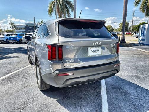 Everlasting Silver 2023 Kia Sorento LX