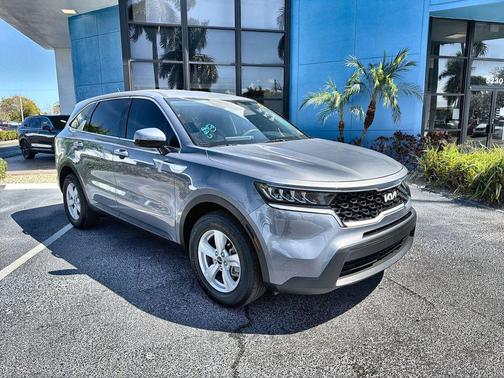 Everlasting Silver 2023 Kia Sorento LX