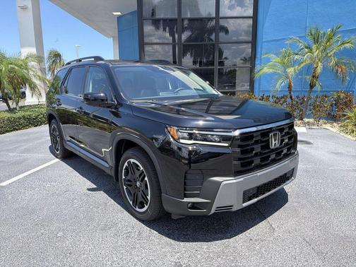 Crystal Black Pearl 2026 Honda Pilot Touring 8-Passenger
