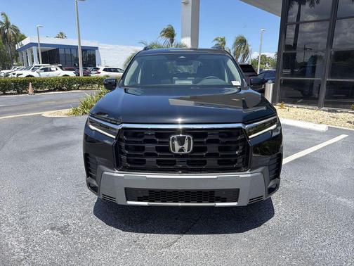 Crystal Black Pearl 2026 Honda Pilot Touring 8-Passenger