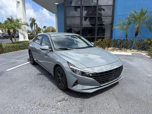 2022 Hyundai ELANTRA SEL