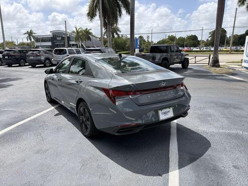 2022 Hyundai ELANTRA SEL