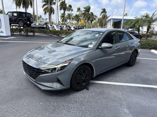 2022 Hyundai ELANTRA SEL