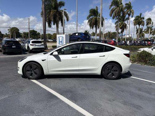 Pearl White Multi-Coat 2023 Tesla Model 3 Standard Range