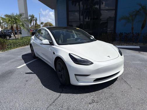 Pearl White Multi-Coat 2023 Tesla Model 3 Standard Range