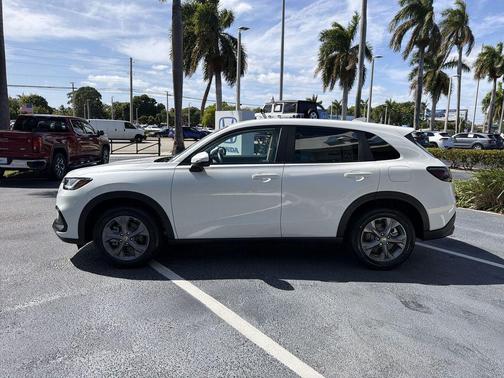 Platinum White Pearl 2026 Honda HR-V LX