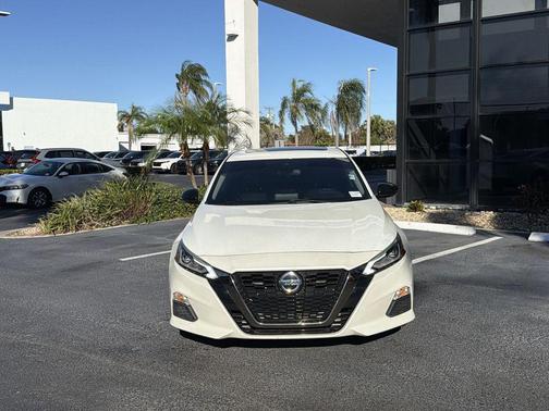 Pearl White Tricoat 2021 Nissan Altima SR VC-Turbo FWD