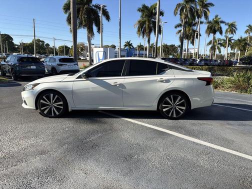 Pearl White Tricoat 2021 Nissan Altima SR VC-Turbo FWD