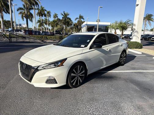 Pearl White Tricoat 2021 Nissan Altima SR VC-Turbo FWD