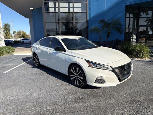 Pearl White Tricoat 2021 Nissan Altima SR VC-Turbo FWD
