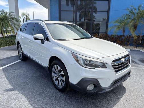 Crystal White Pearl 2019 Subaru Outback 2.5i Touring
