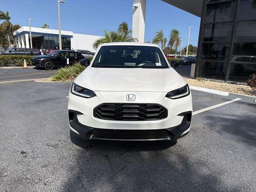 Platinum White Pearl 2026 Honda HR-V AWD Sport