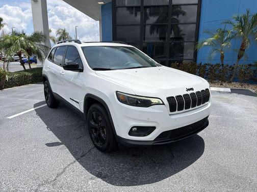 Bright White Clearcoat 2023 Jeep Cherokee Altitude