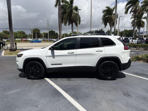 Bright White Clearcoat 2023 Jeep Cherokee Altitude