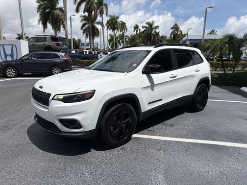 Bright White Clearcoat 2023 Jeep Cherokee Altitude
