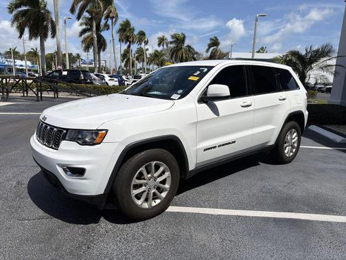 Bright White Clearcoat 2021 Jeep Grand Cherokee Laredo