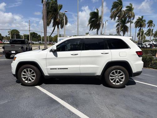 Bright White Clearcoat 2021 Jeep Grand Cherokee Laredo